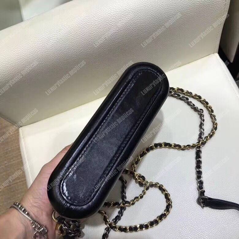 Ch*el clutch with chain beige and black