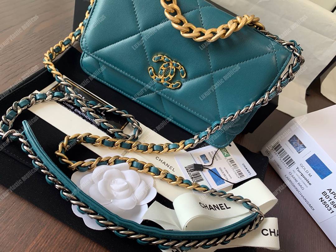 Ch*el 19 wallet on chain turquoise