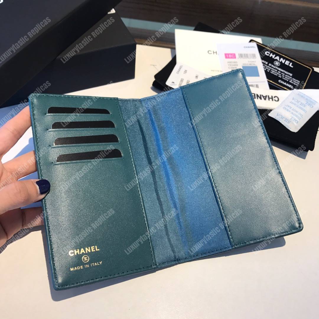 Classic Passport Holder Caviar Leather Turquoise