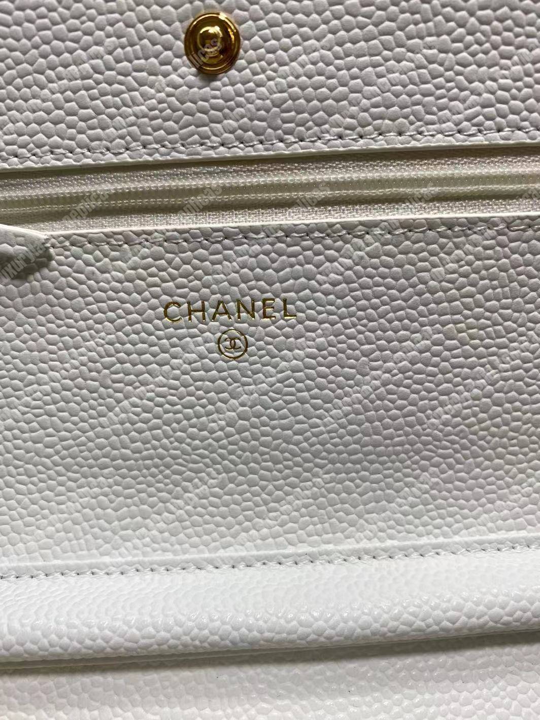 Ch*el wallet on chain – woc classic caviar gold-toned metal white