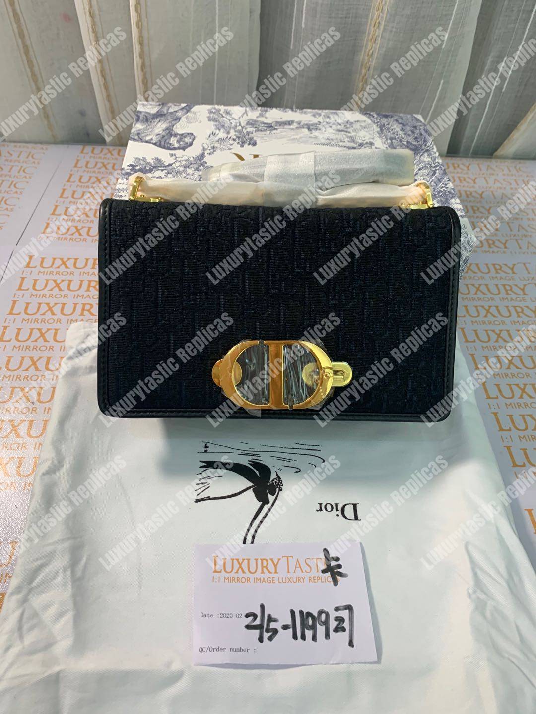 D*or wavy-effect 30 montaigne bag with chain black