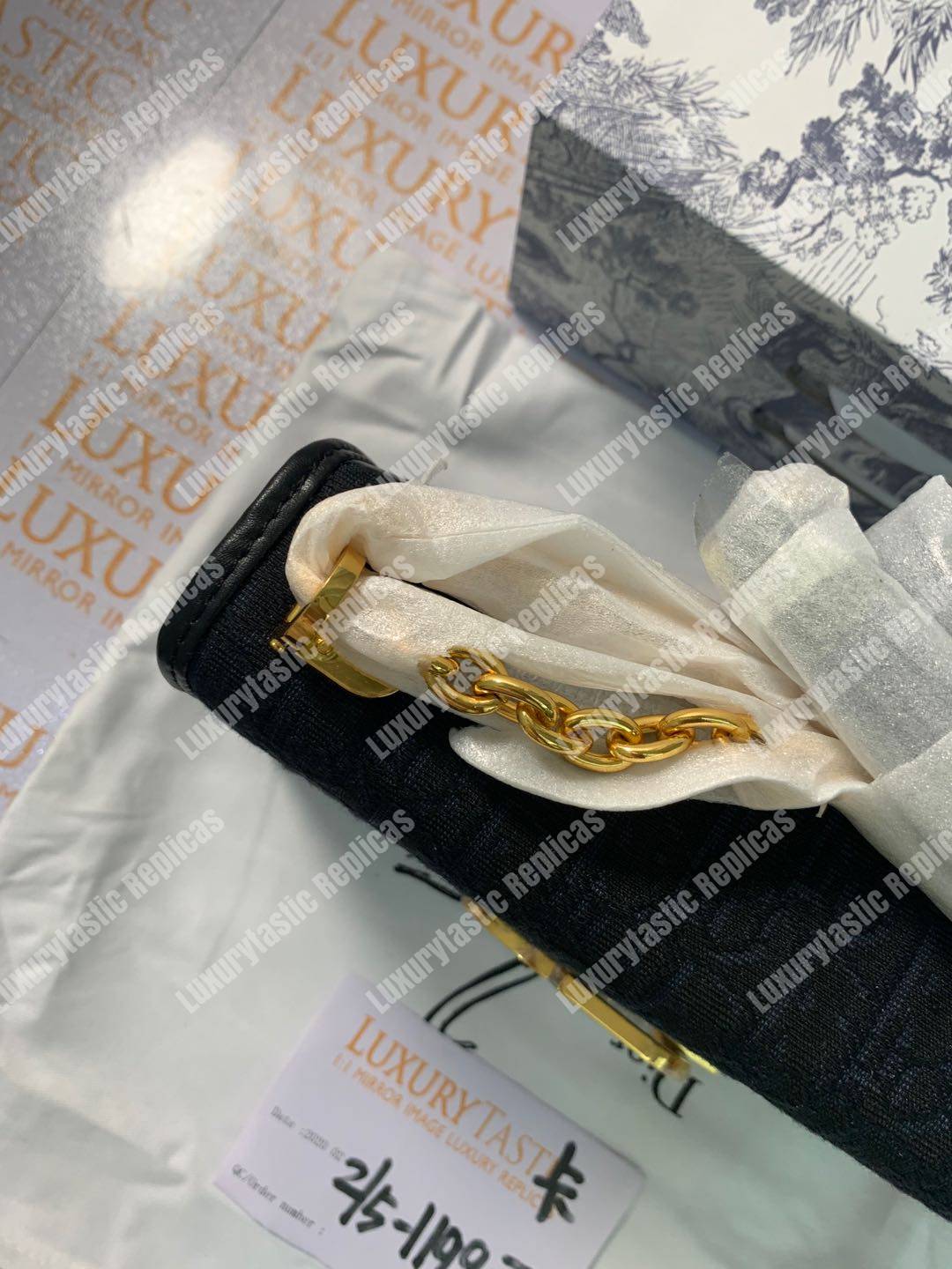 D*or wavy-effect 30 montaigne bag with chain black