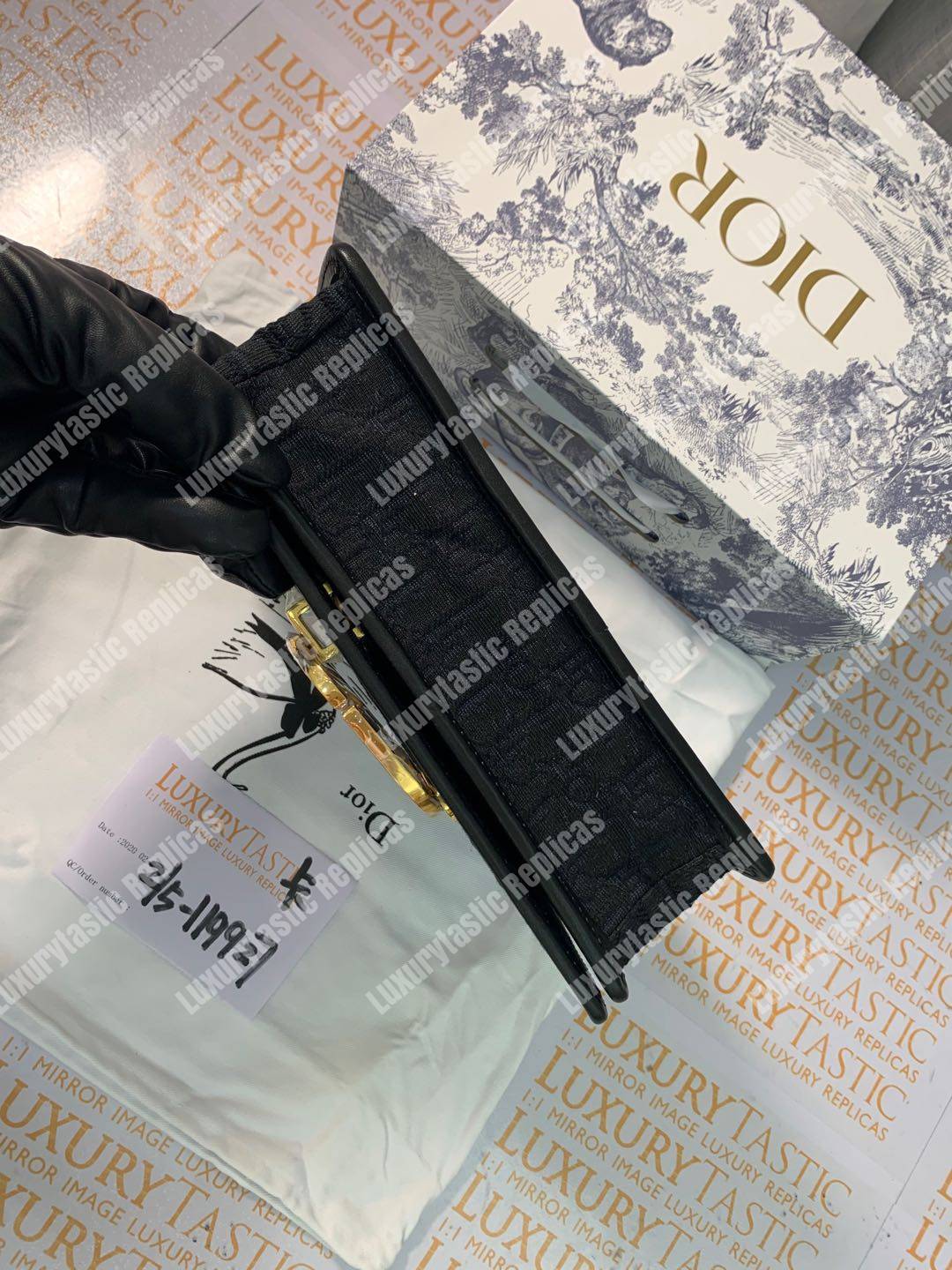 D*or wavy-effect 30 montaigne bag with chain black