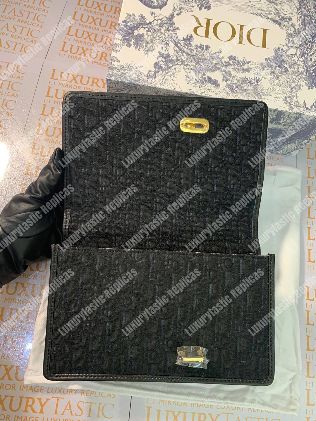 D*or wavy-effect 30 montaigne bag with chain black