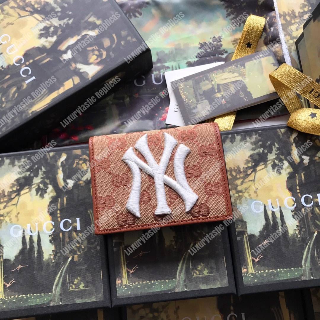 G*u*i coin wallet with ny yankees patch beige
