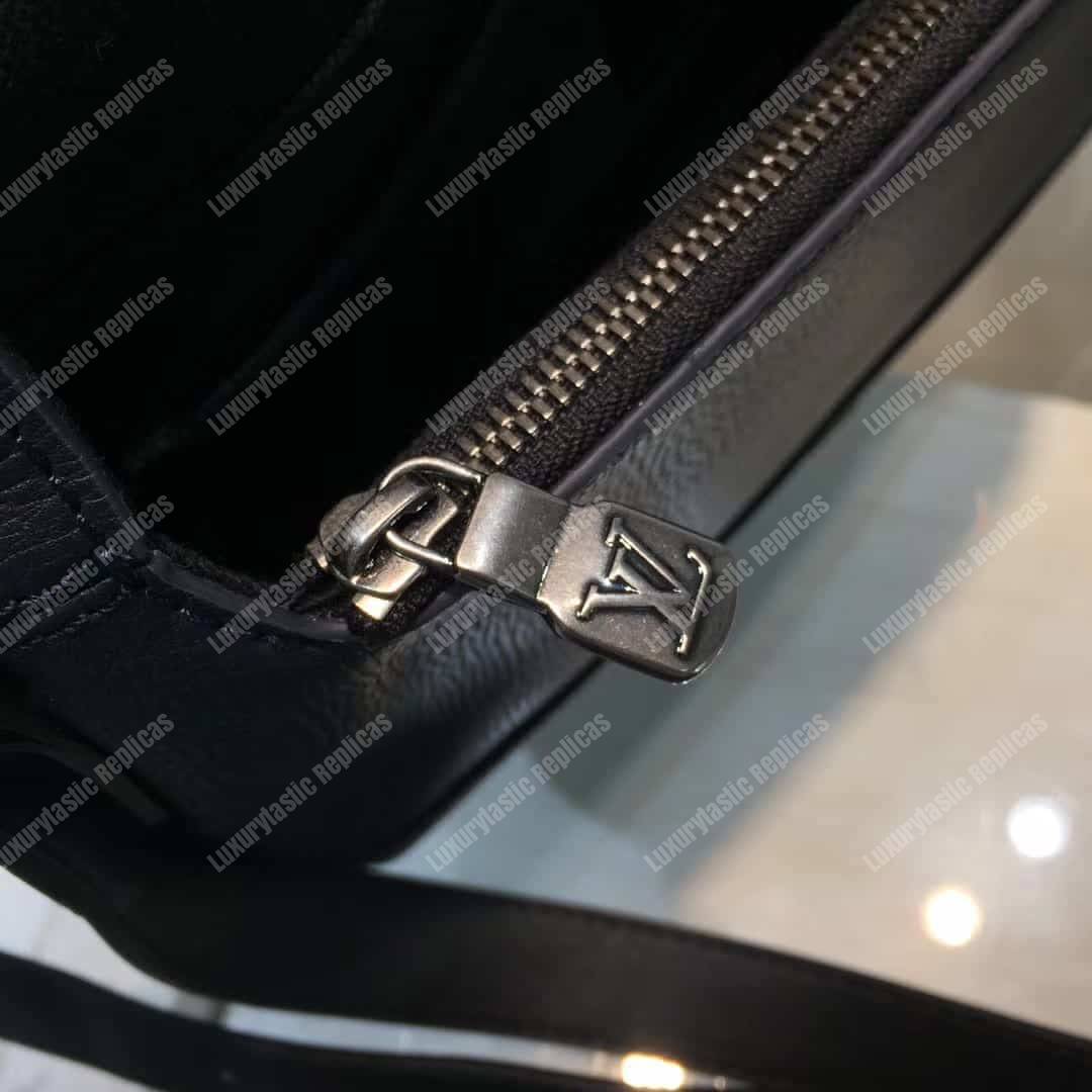 LV Canyon Messenger PM Utah Leather Bleu Marine