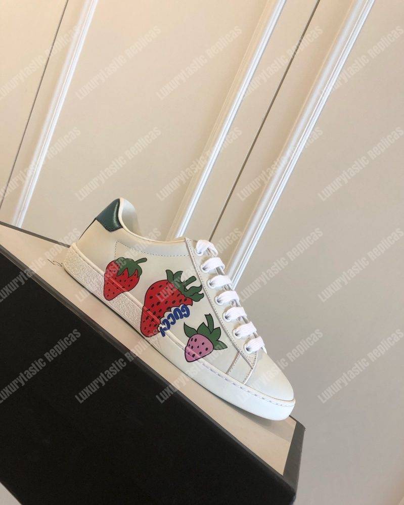 G*u*i rhyton sneaker with G*u*i strawberry