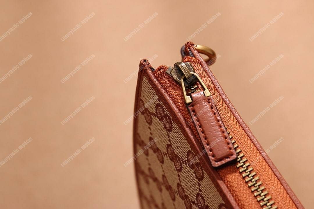 G*u*i original gg pouch with ny yankees™ patch