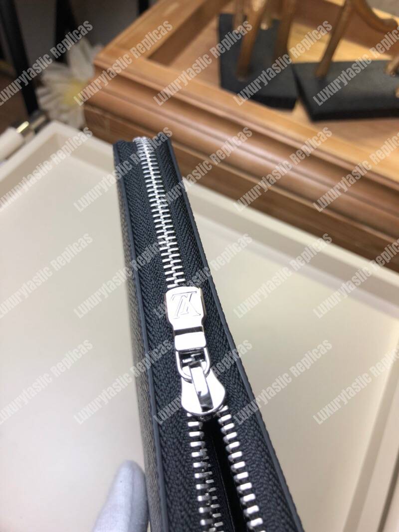LV Zippy Organizer Taiga Leather