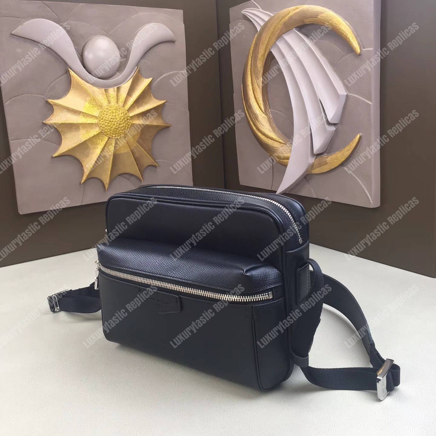 LV Outdoor Messenger PM Taiga Leather Noir
