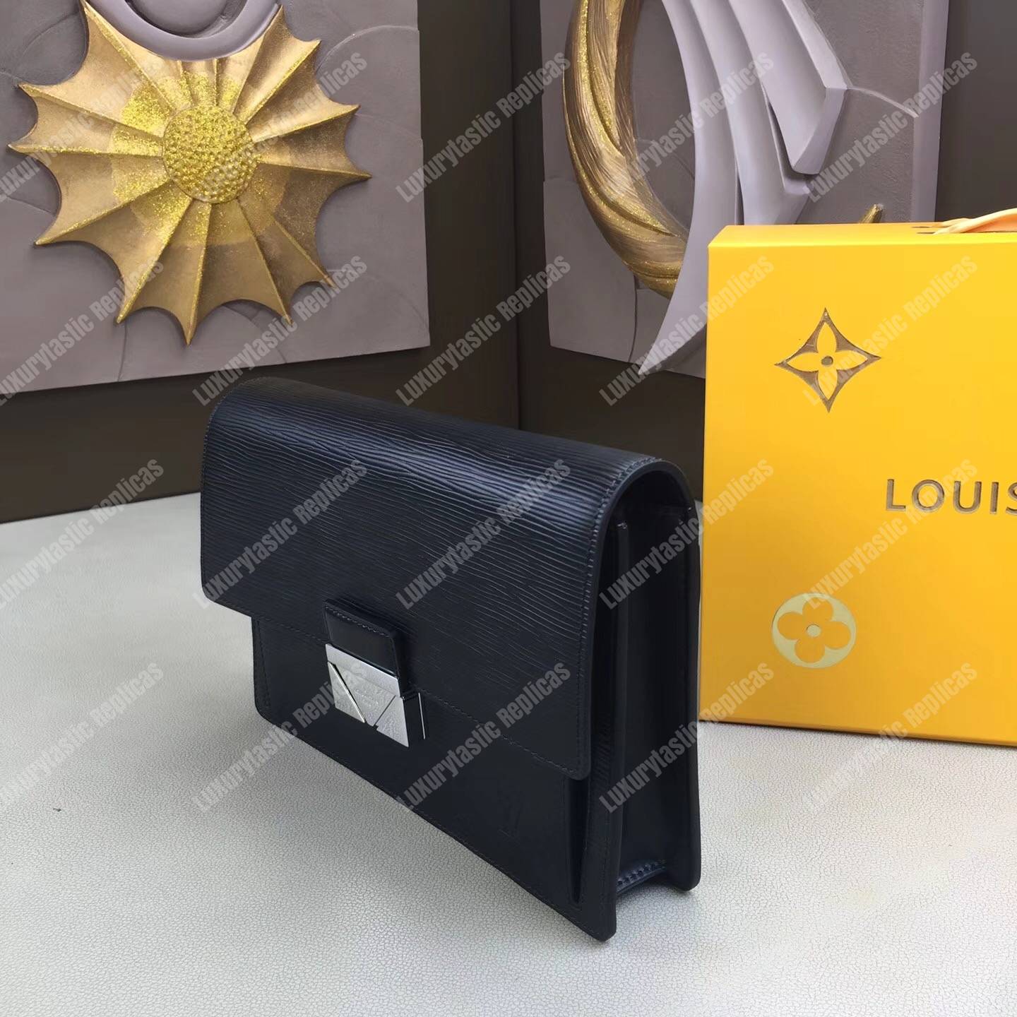LV Clutch Thames Epi Leather