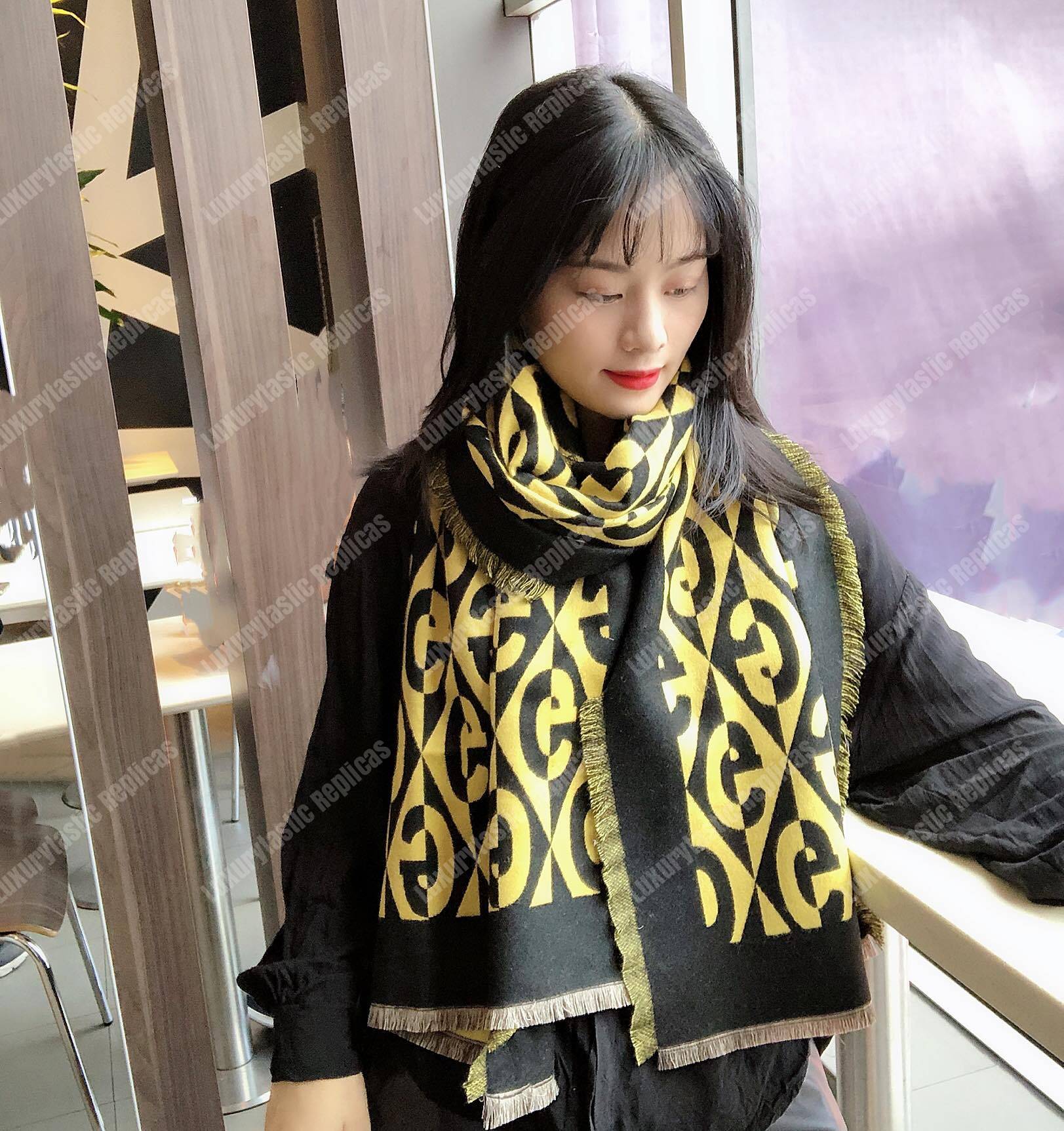 G*u*i g rhombus lamé wool jacquard stole yellow black