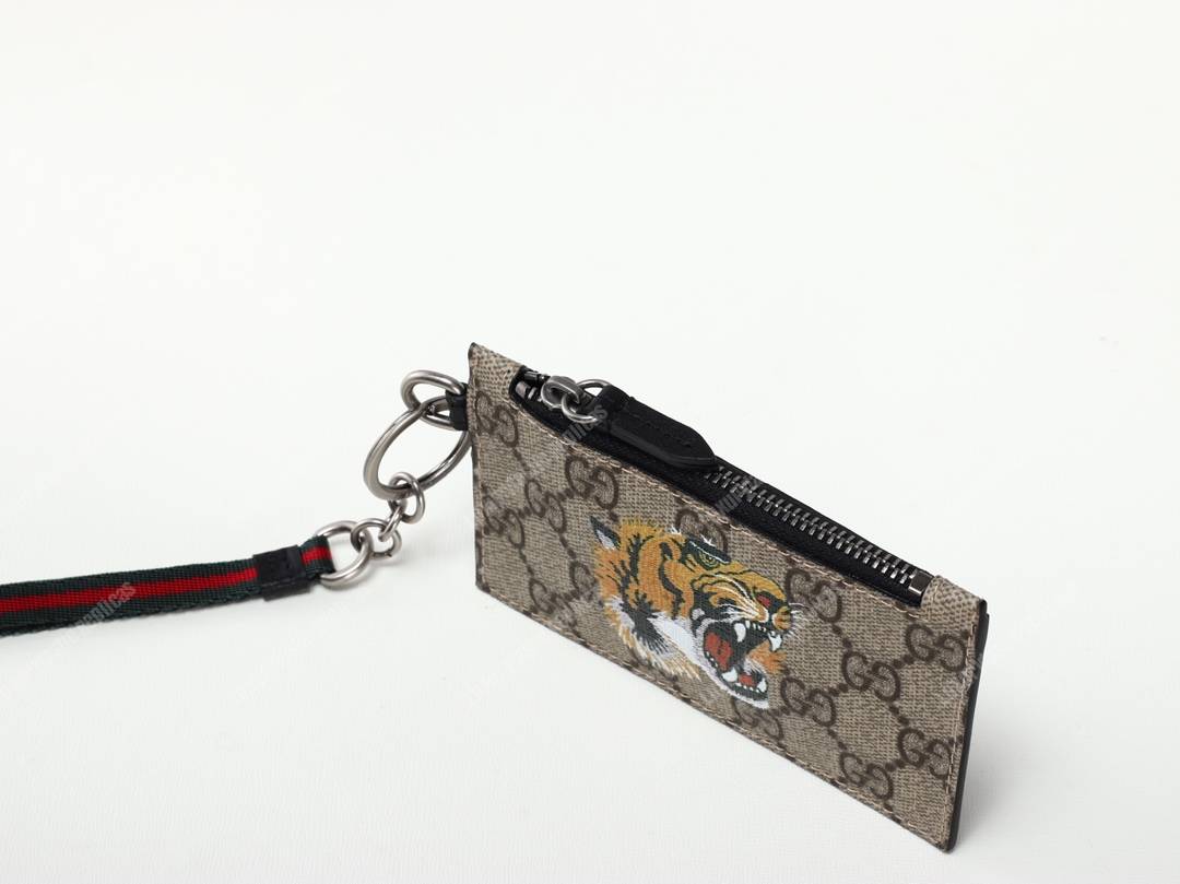 G*u*i tiger print gg sup*e card case keychain strap