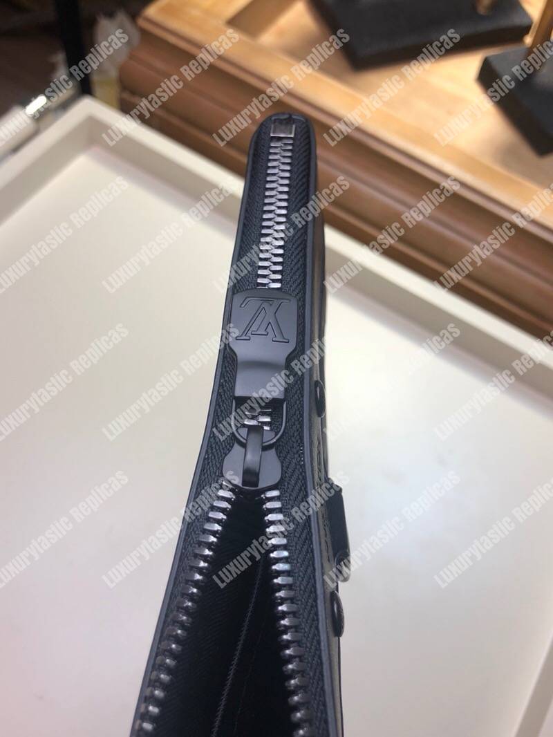 LV Discovery Pochette PM