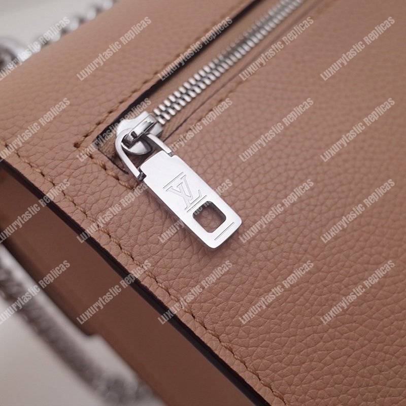 LV MyLockMe BB Papyrus Creme