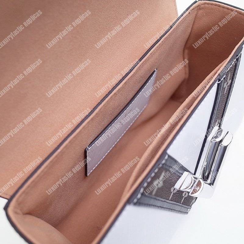 LV Twist MM Epi Leather V Signature Blanc