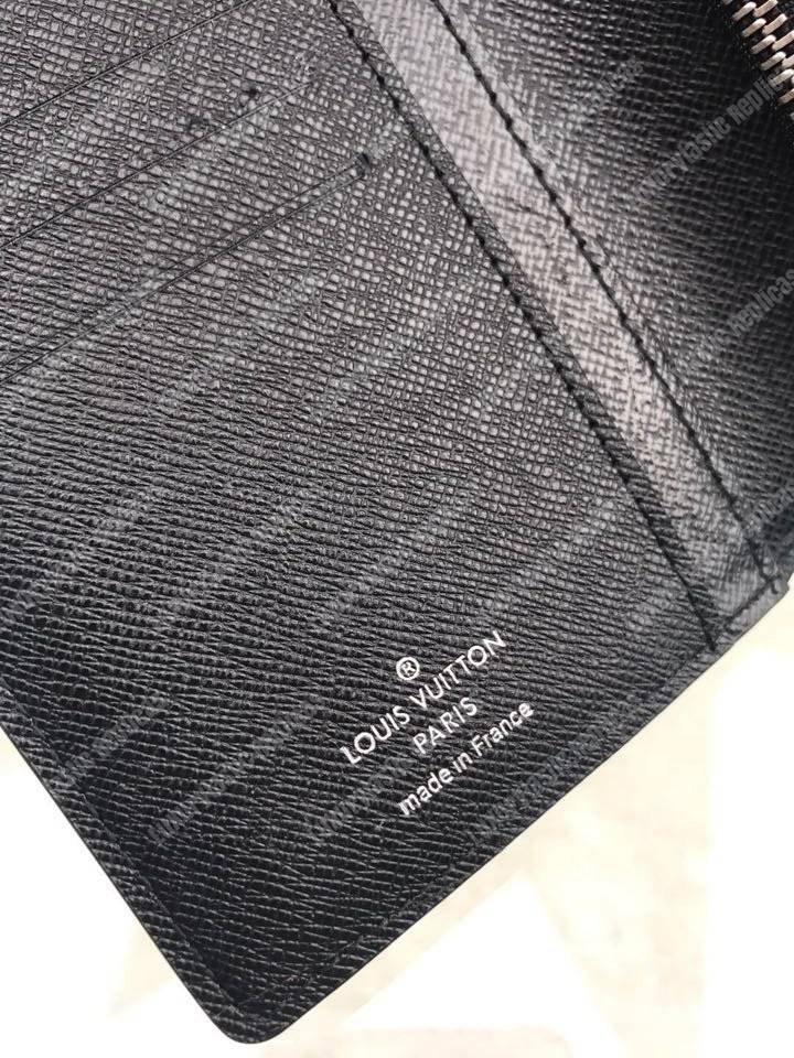 LV Regular Wallet Taiga Black