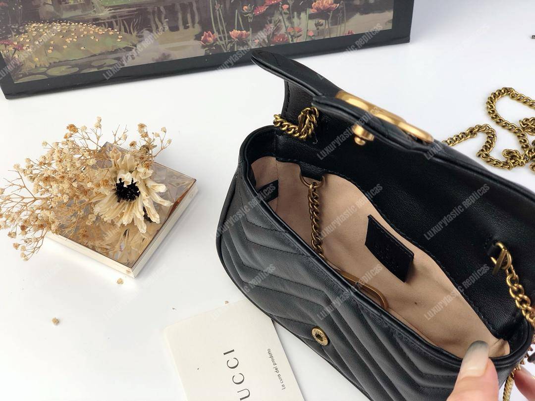 G*u*i gg marmont matelassé super mini bag black