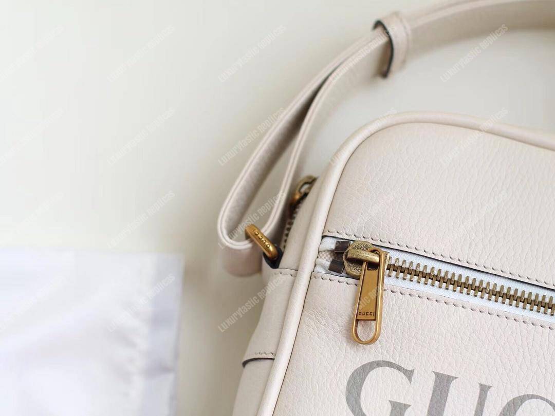 G*u*i print messenger bag white leather