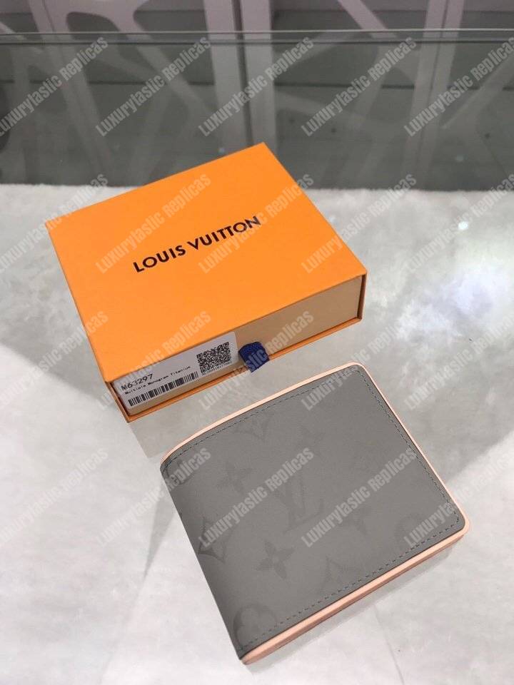 LV Fall-Winter 2018 Multiple Wallet Monogram Titanium