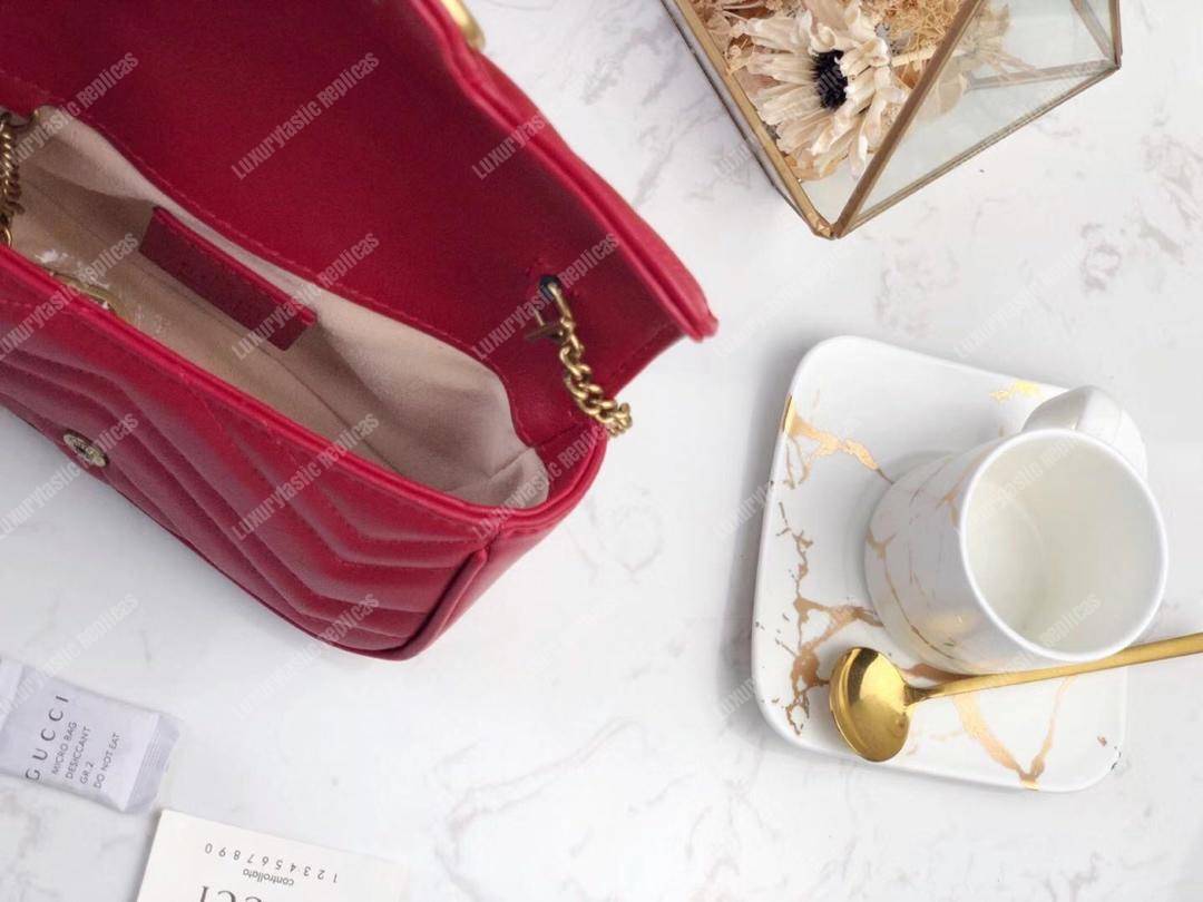 G*u*i gg marmont matelassé super mini bag red