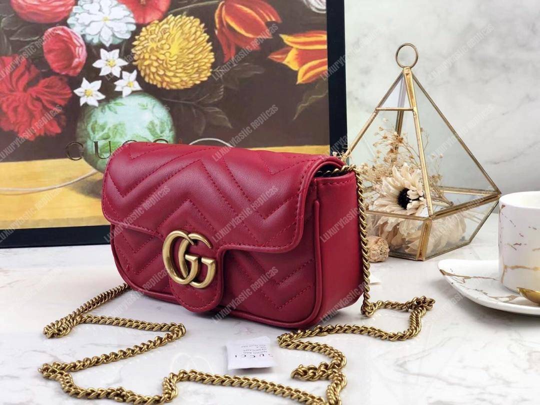 G*u*i gg marmont matelassé super mini bag red