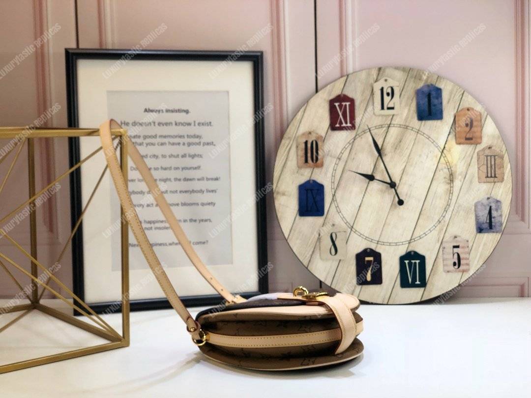 LV Chantilly Lock Monogram Creme