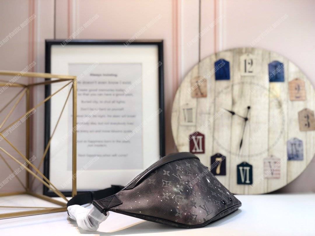 LV Discovery Bumbag Monogram Galaxy