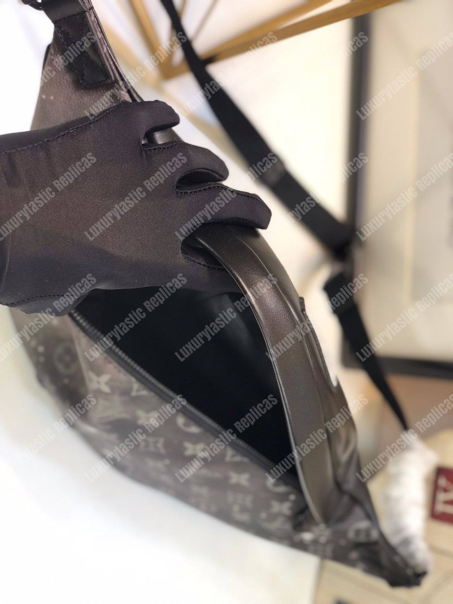 LV Discovery Bumbag Monogram Galaxy