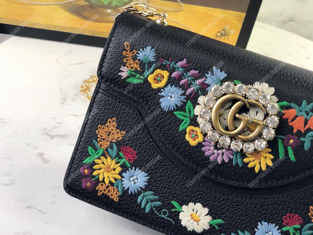 G*u*i embroidered small shoulder bag leather black