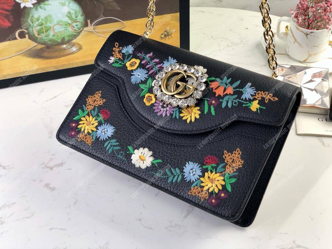 G*u*i embroidered small shoulder bag leather black