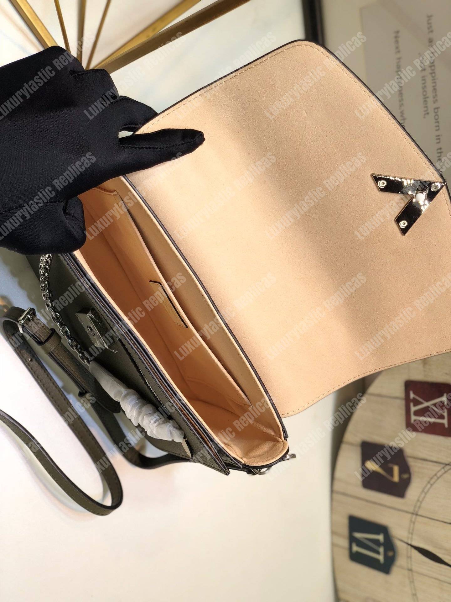 LV Very Messenger Handbag Monogram Kaki Fango