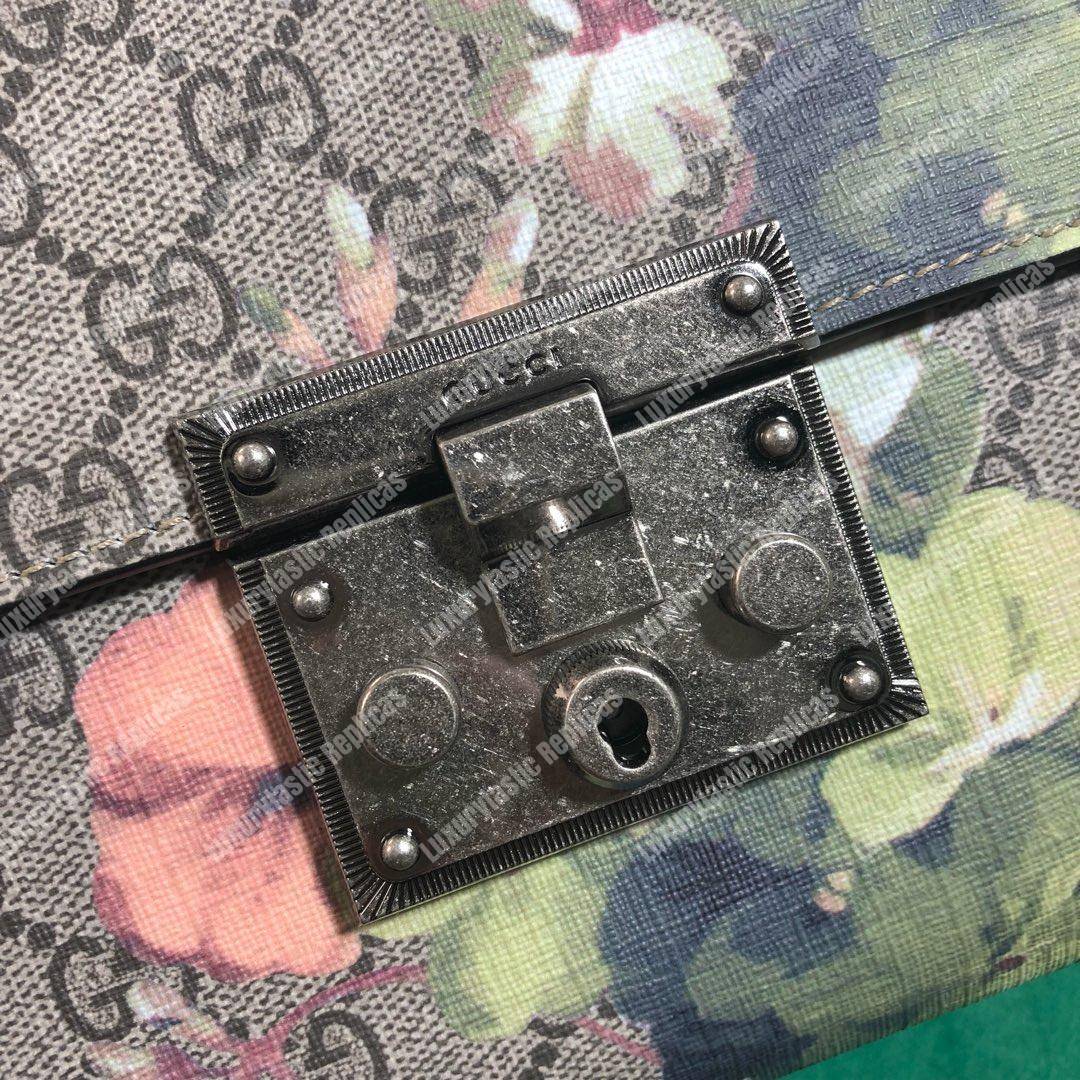 G*u*i padlock medium gg sup*e shoulder bag white blooms