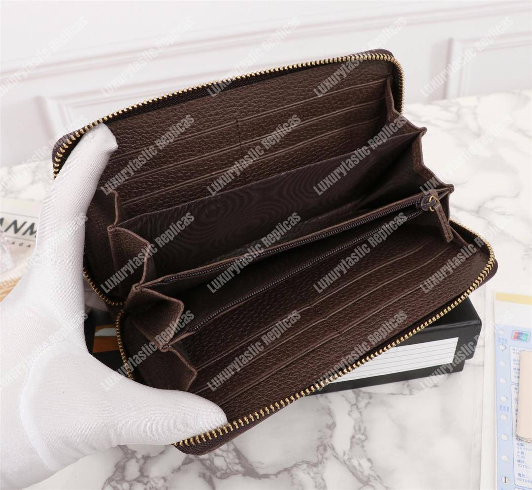 G*u*i gg zip around wallet with three little pigs