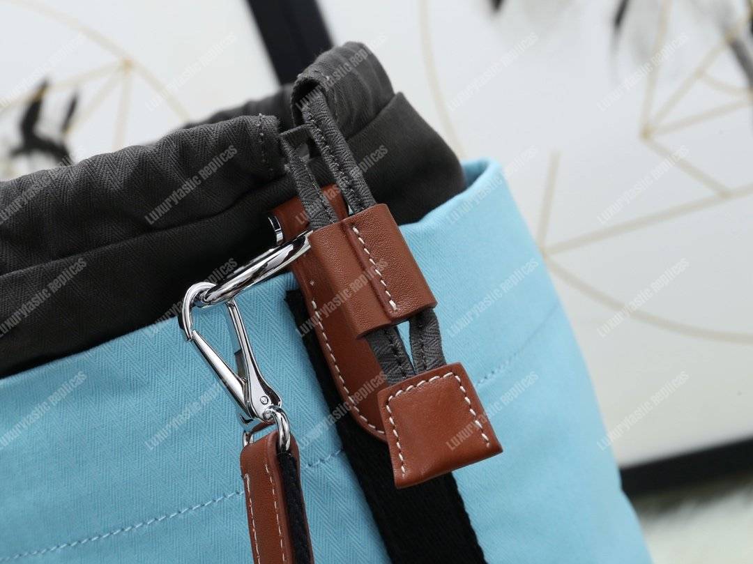 H**mes grooming bag light blue palladium-plated hardware