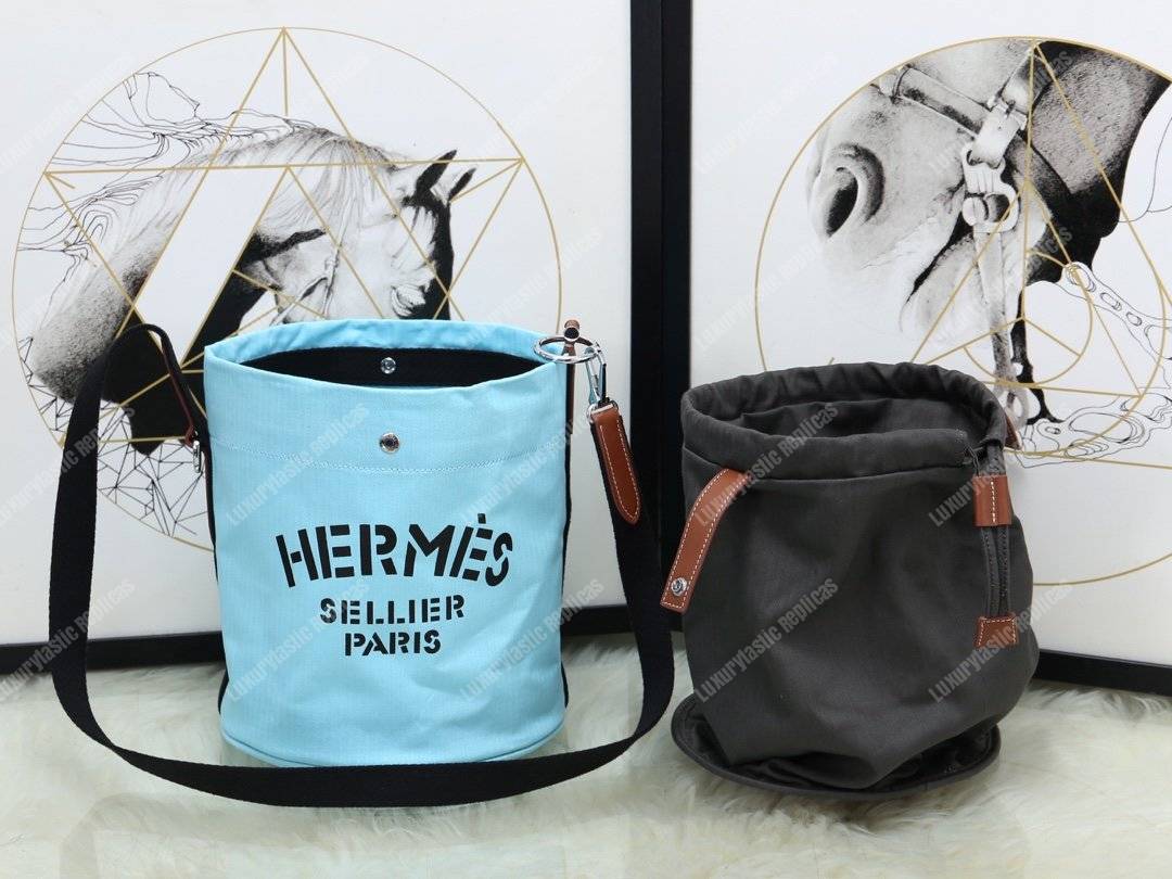 H**mes grooming bag light blue palladium-plated hardware