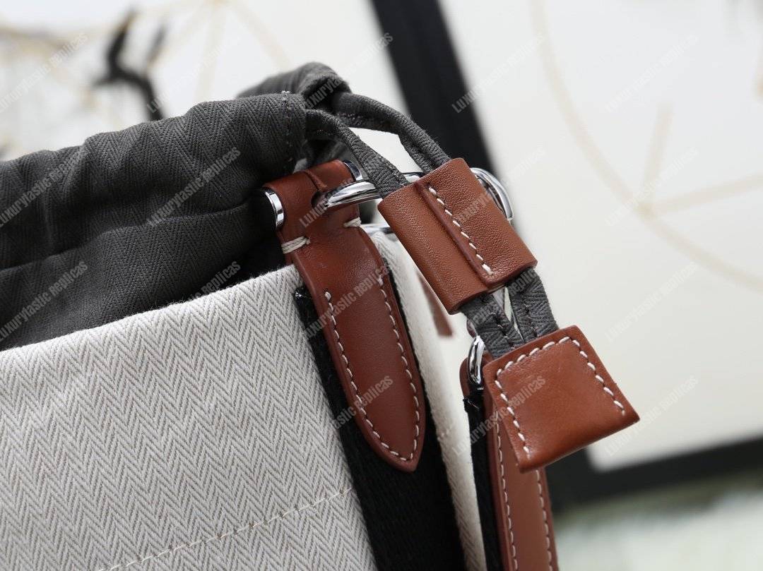 H**mes grooming bag white palladium-plated hardware