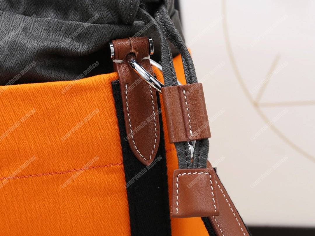 H**mes grooming bag orange palladium-plated hardware