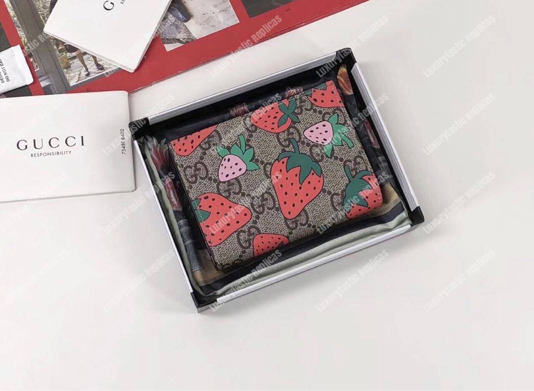 G*u*i gg strawberry print card case wallet