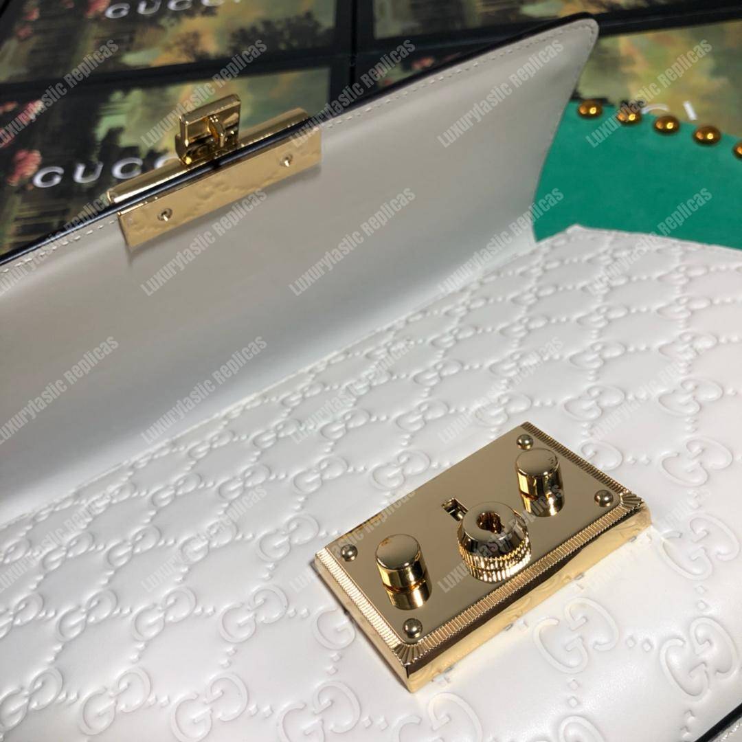 G*u*i padlock medium signature shoulder bag white