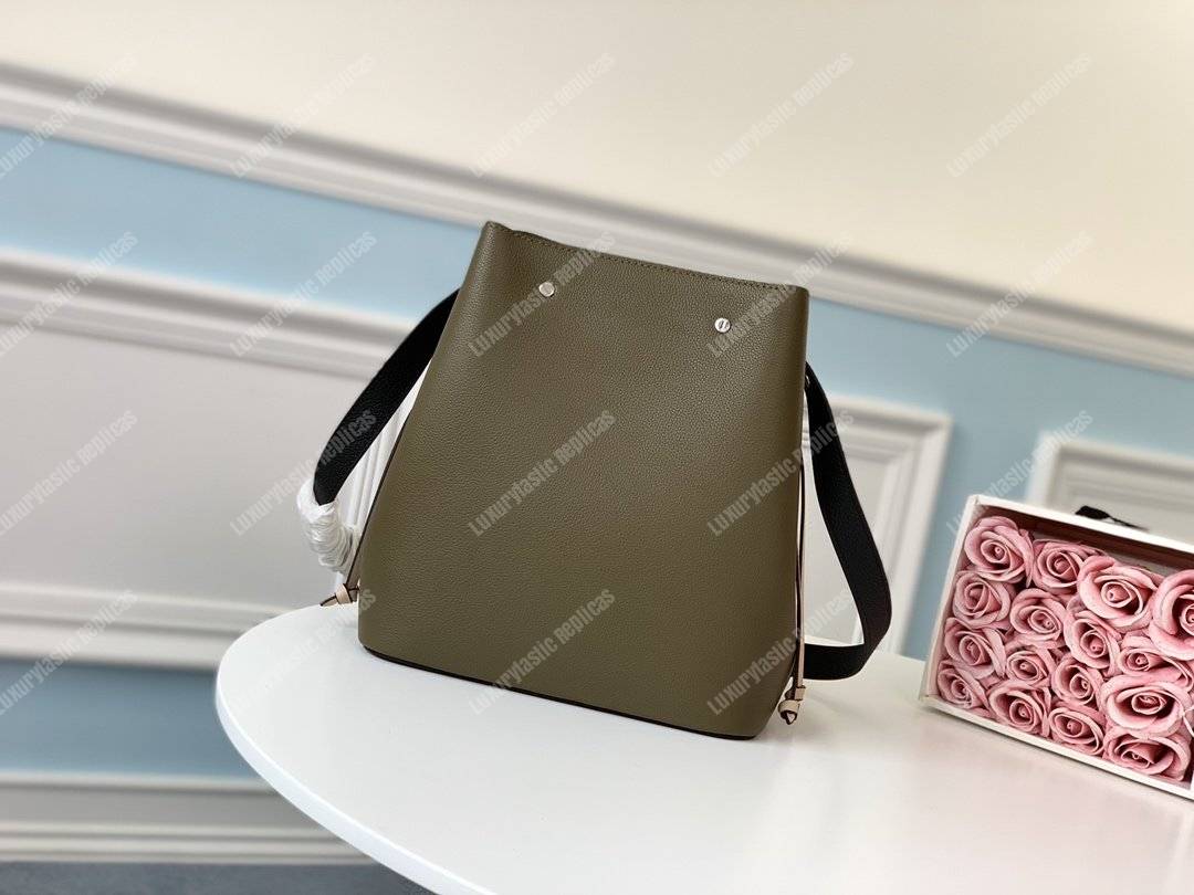 LV LockMe Bucket Laurier Toffee Latte Black