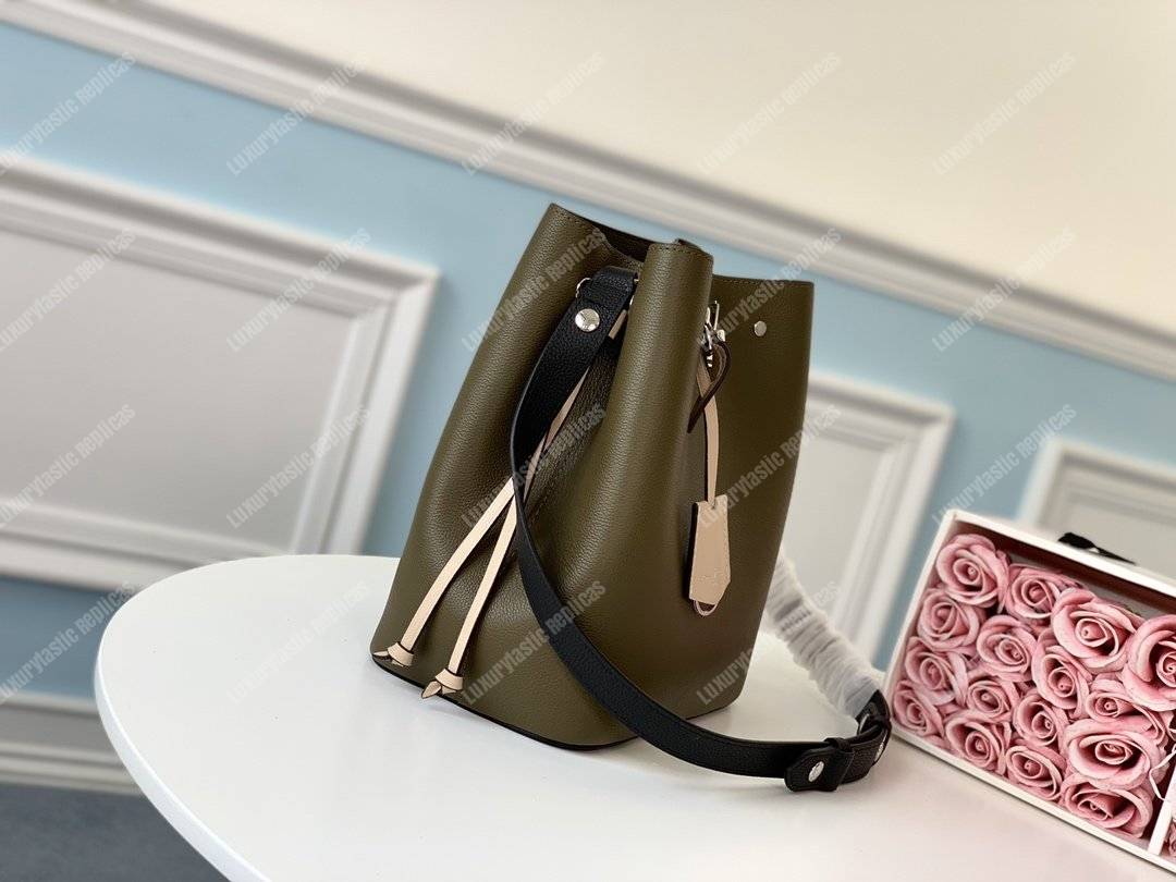 LV LockMe Bucket Laurier Toffee Latte Black