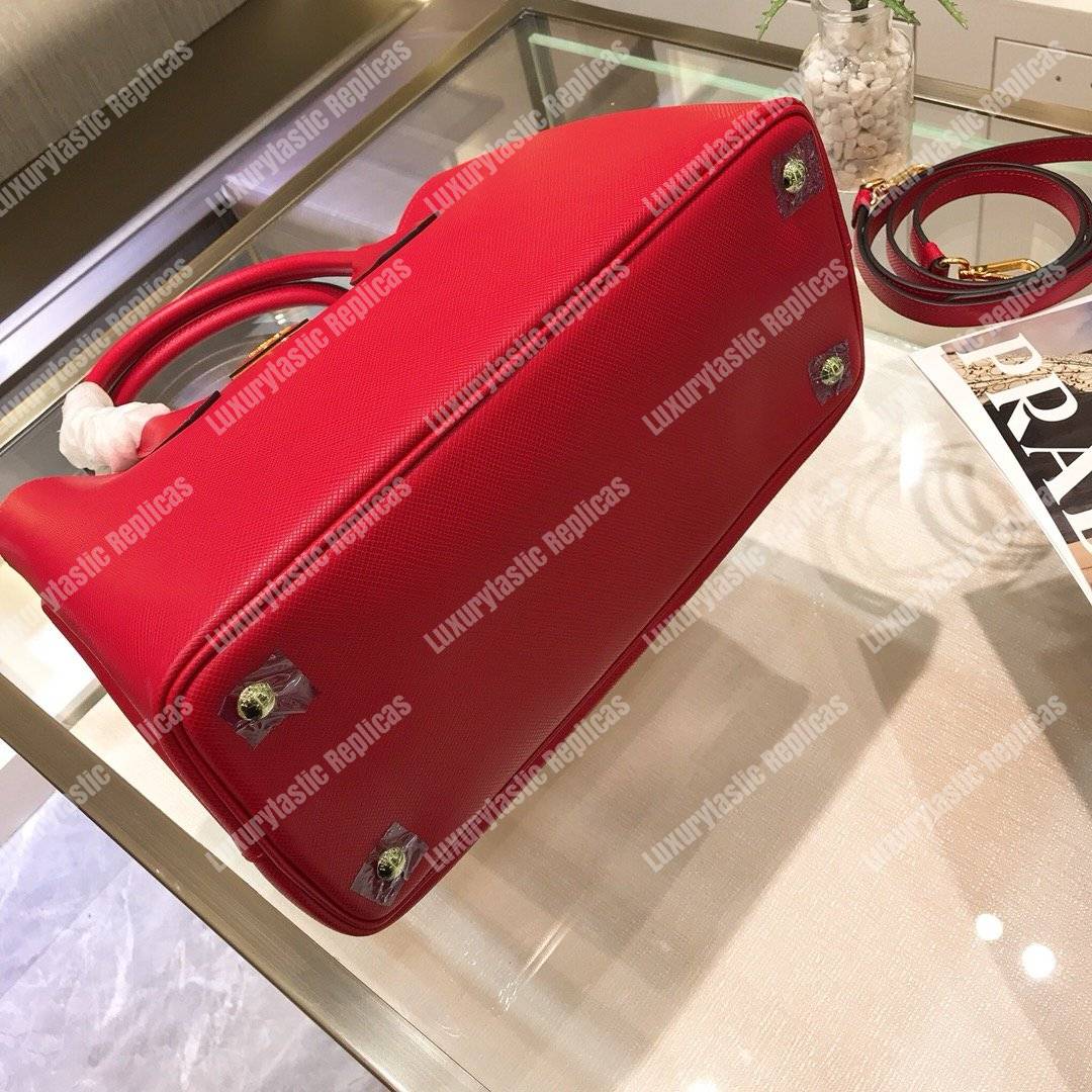 Pra*a double medium bag red