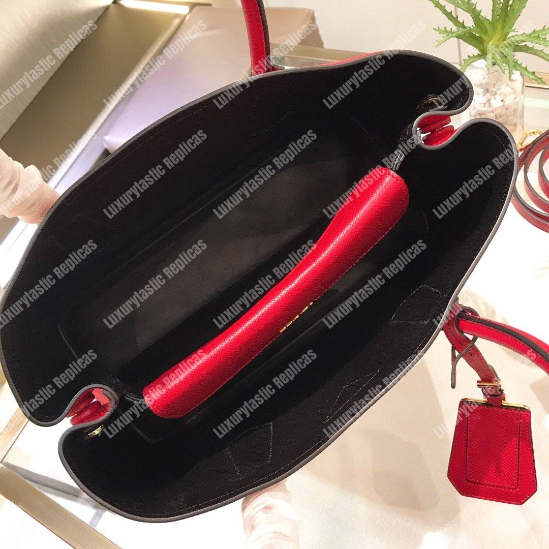 Pra*a double medium bag red