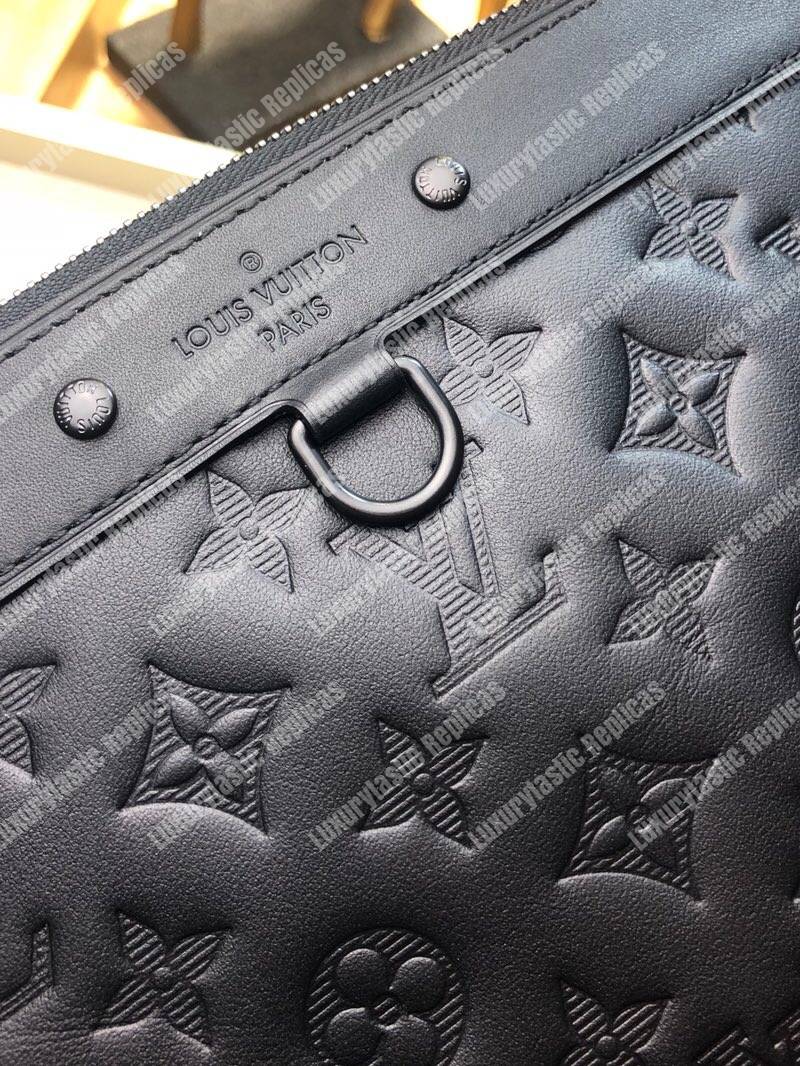 LV DISCOVERY POCHETTE Voyage MM Monogram Shadow