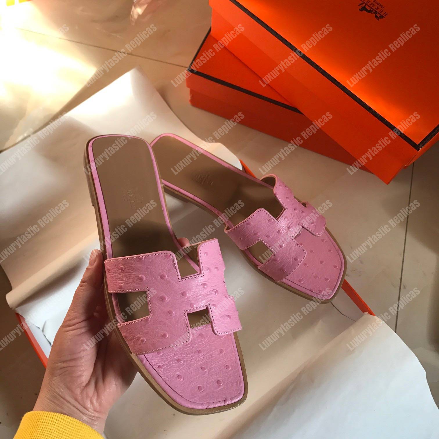 H**mes oran sandal ostrich leather pink