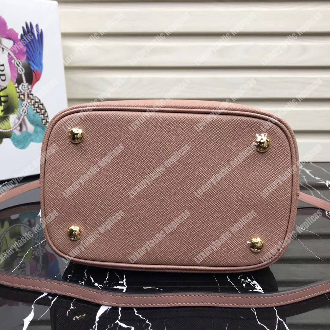 Pra*a panier medium straw bag magnolia