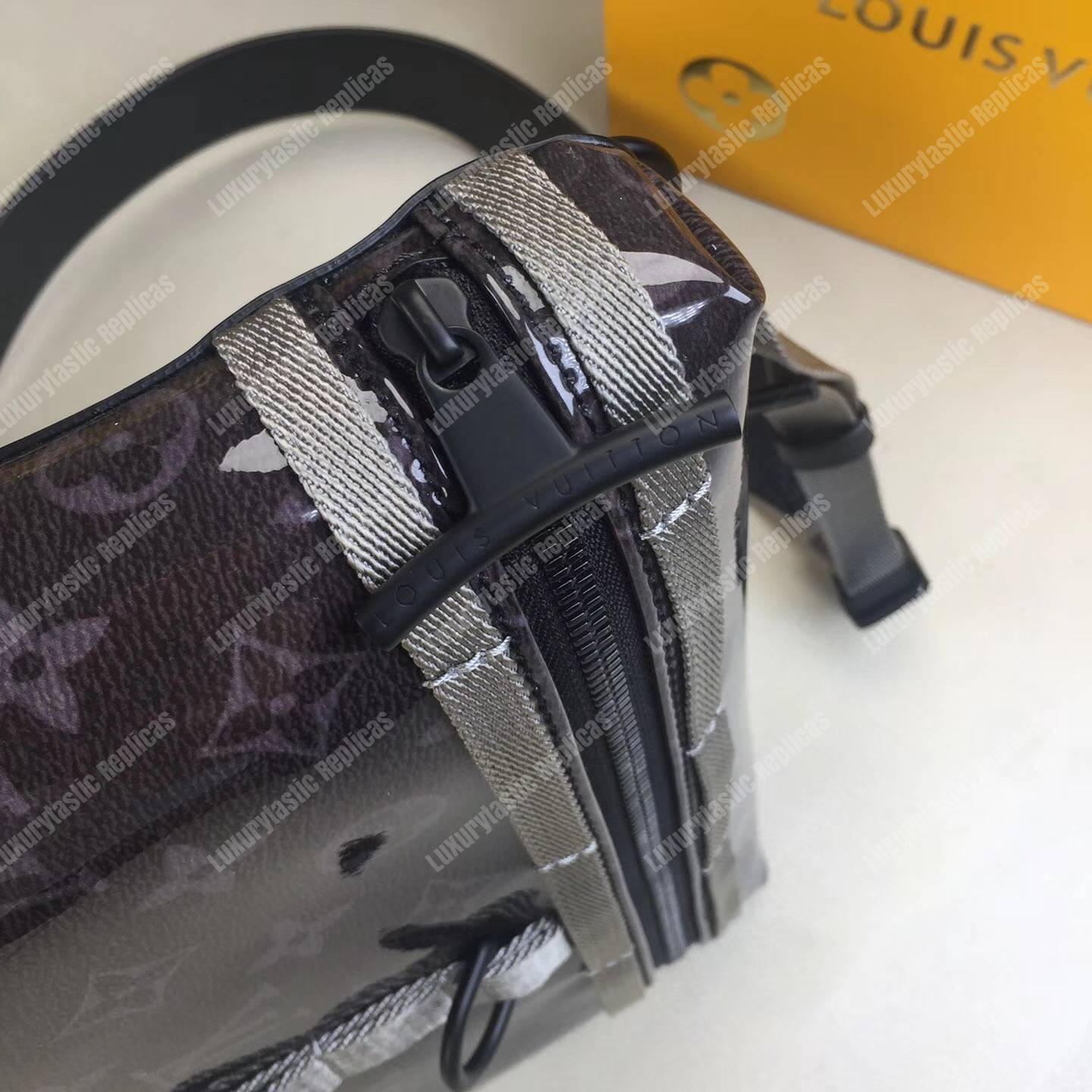 LV Messenger PM Monogram Eclipse Glaze