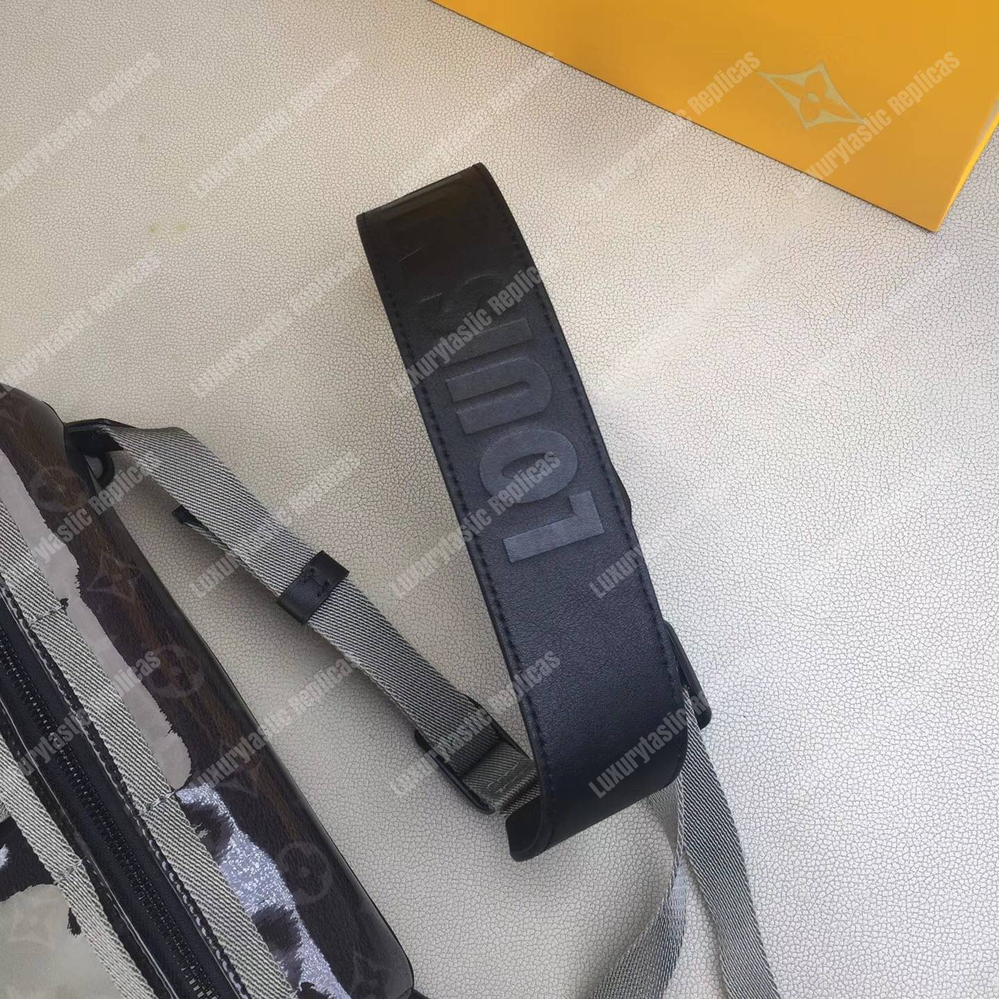 LV Messenger PM Monogram Eclipse Glaze