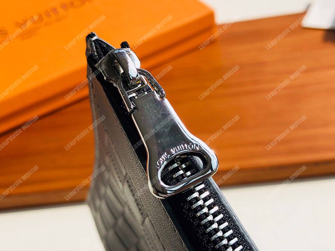 LV Discovery Pochette Damier Infini Taupe